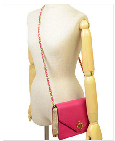 SUPER★SALE！TORYBURCHトリーバーチ  KIRA ENVELOPE CROSS-BODY 斜めがけカーネーションレッド&times;ゴールド レザー