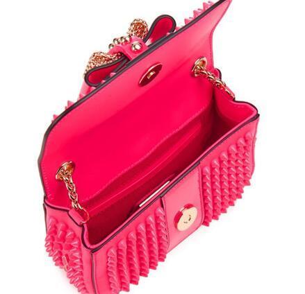 幅広く使えるアイテム クリスチャン ルブタン  Christian Louboutin　人気ブランド