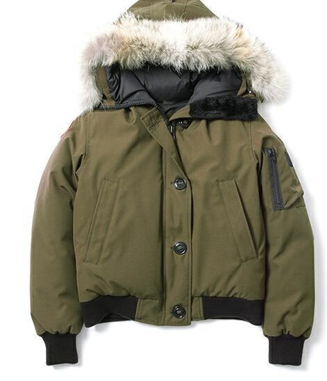おしゃれでシンプルで　CANADA GOOSE　抜群なデザイン　ダウンコート.