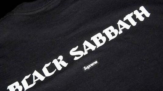 暑い季節でも快適にシュプリーム ブラックサバスウォーピッグス　人気販売Ｔシャツ　ブラック.