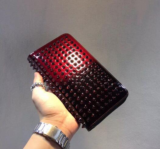 ファッション性があるChristian Louboutin クリスチャン ルブタンコピー 美しいスタッズ長財布  .