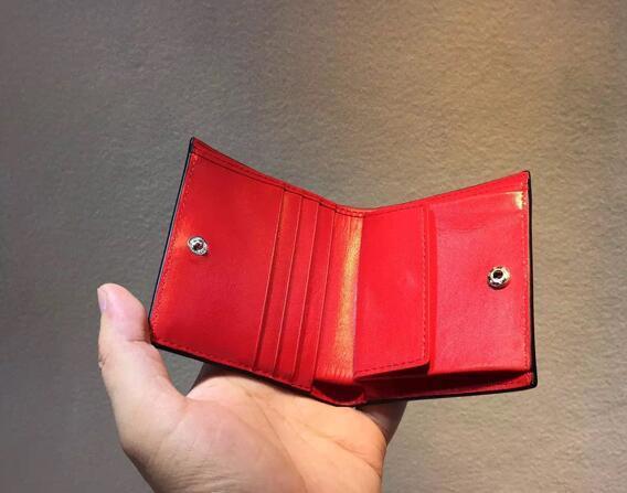 質感が魅力的なクリスチャン ルブタン メンズウォレット財布 .