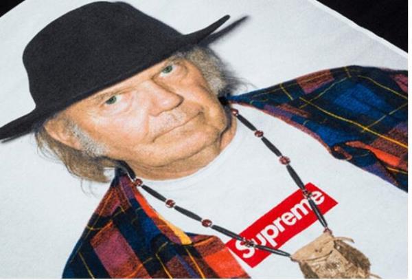 大活躍するSupreme シュプリーム 大人っぽい個性派のニールヤングTシャツ .