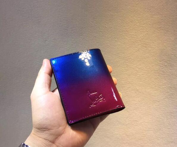質感が魅力的なクリスチャン ルブタン メンズウォレット財布 .
