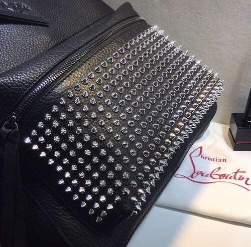 人気が高い　新作 LOUBOUTIN ルブタン Christian Louboutin 大容量のあるバッグ