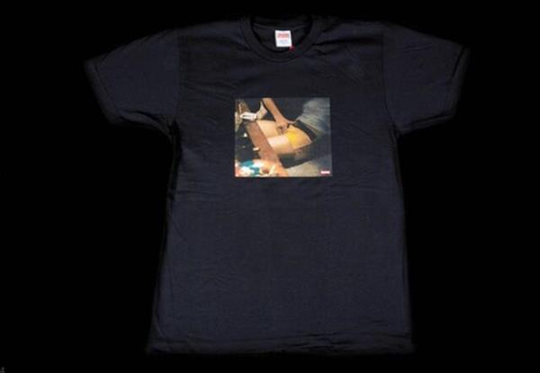 個性的なデザイン　シュプリーム 激安 時代感には欠かせないバナナTシャツ　ブラック.