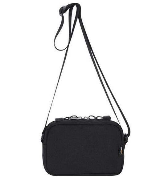 存在感に溢れるアイテム　Supreme 15SS Shoulder Bag 1000 Denier Cordura ショルダーバッグ .