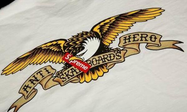 活躍するアイテム　シュプリーム アンタイヒーローポケット　快適にＴシャツ　ホワイト.