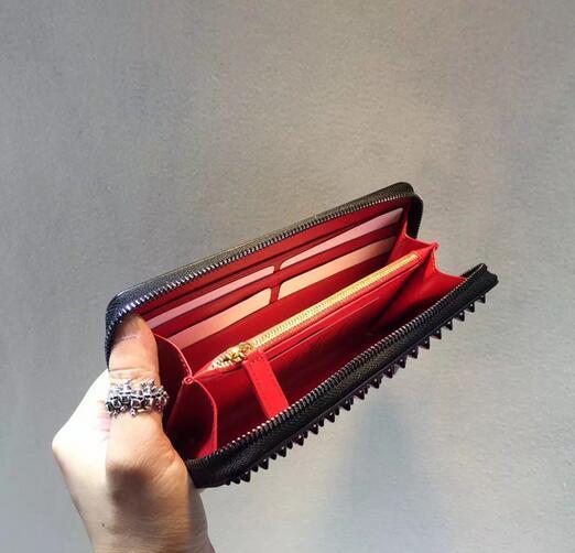 ファッション性があるChristian Louboutin クリスチャン ルブタンコピー 美しいスタッズ長財布  .