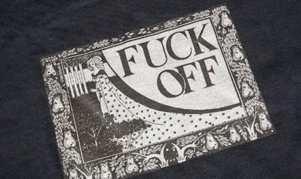 大活躍してくれるシュプリーム ファックオフ　通気性もよいＴシャツ ブラック.