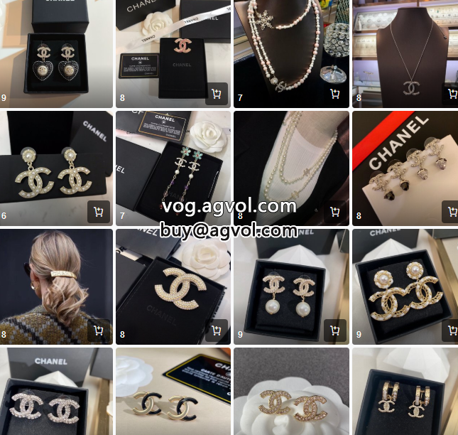 女性用アクセサリーのイヤリングコレクション
