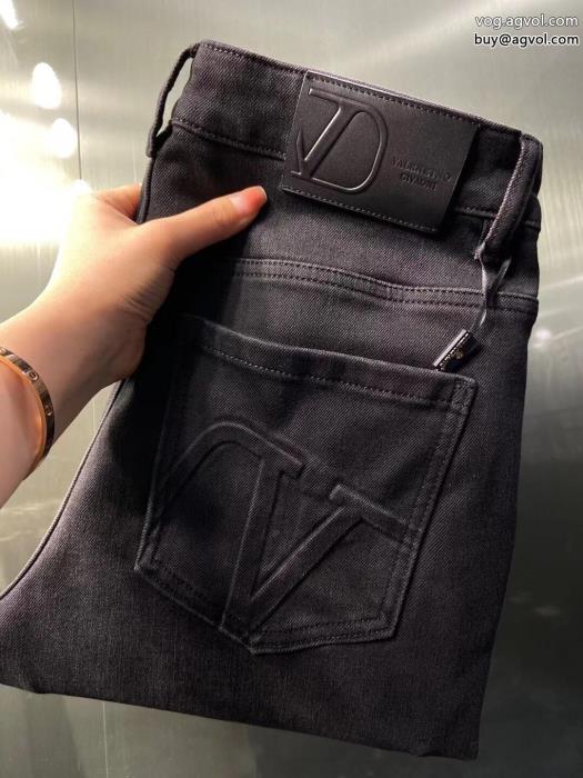 ジーパンVALENTINO日本未入荷カラー高級感が溢れたスーパー コピー どこで 買える_0_1