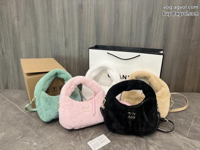 MIUMIUお買得セール著名人の着用バッグブランド 品 コピー_0_3