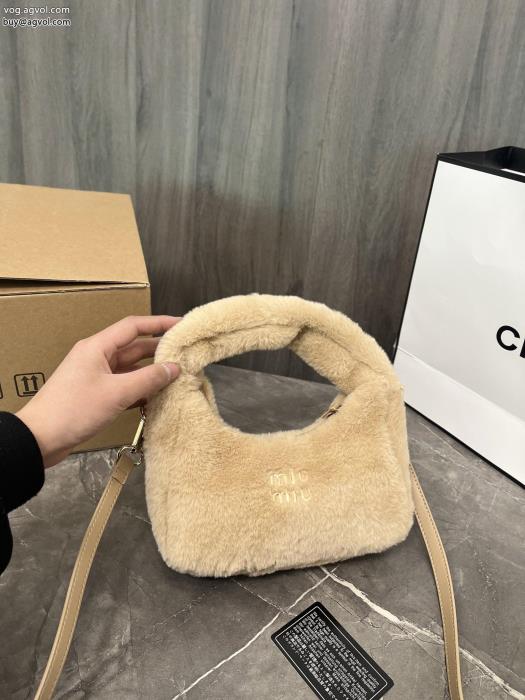 MIUMIUお買得セール著名人の着用バッグブランド 品 コピー_0_5