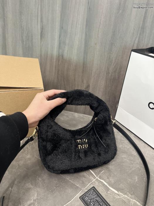 MIUMIUお買得セール著名人の着用バッグブランド 品 コピー_0_7