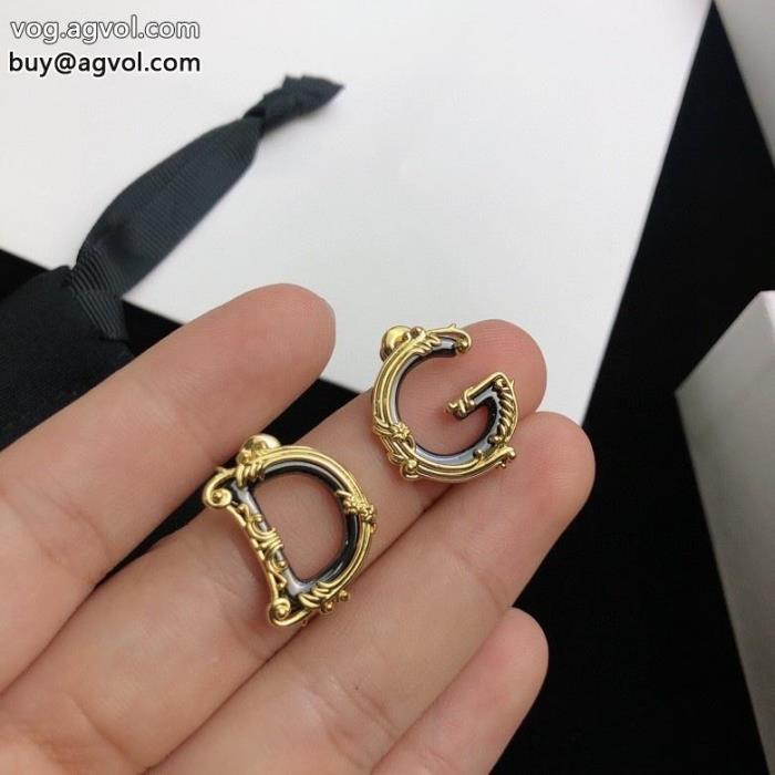 Dolce&Gabbana激安 通販 専門新作限定　人気沸騰中トップスからチラ見える安心イヤリング質感が細かい_0_0