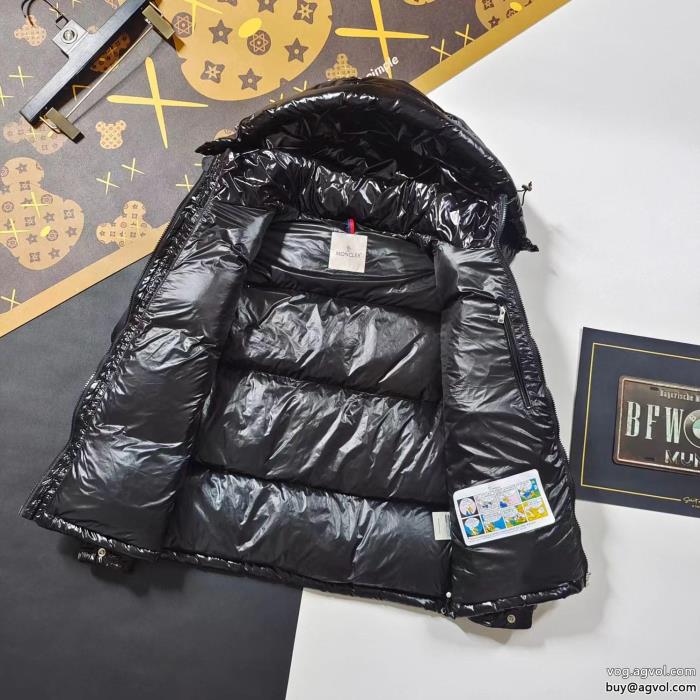 コピー 商品 販売モンクレールダウンジャケット柔らかくて気持ちいい大人の色気を印象に一目瞭然　人気ブランド_0_3