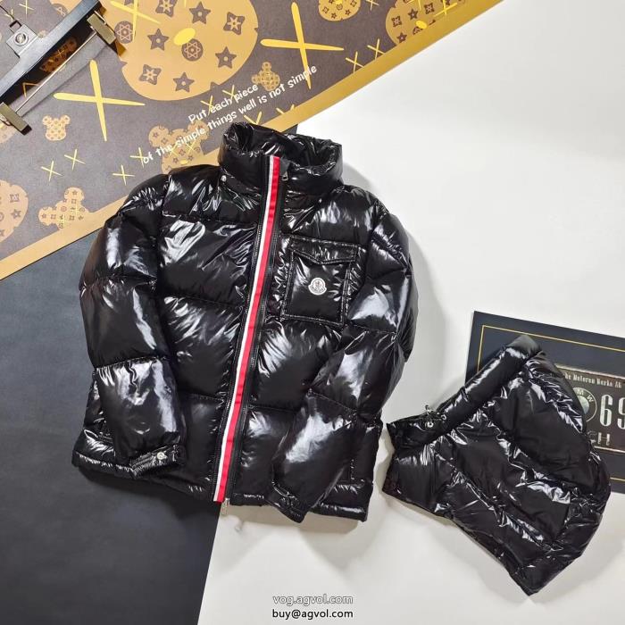 コピー 商品 販売モンクレールダウンジャケット柔らかくて気持ちいい大人の色気を印象に一目瞭然　人気ブランド_0_4