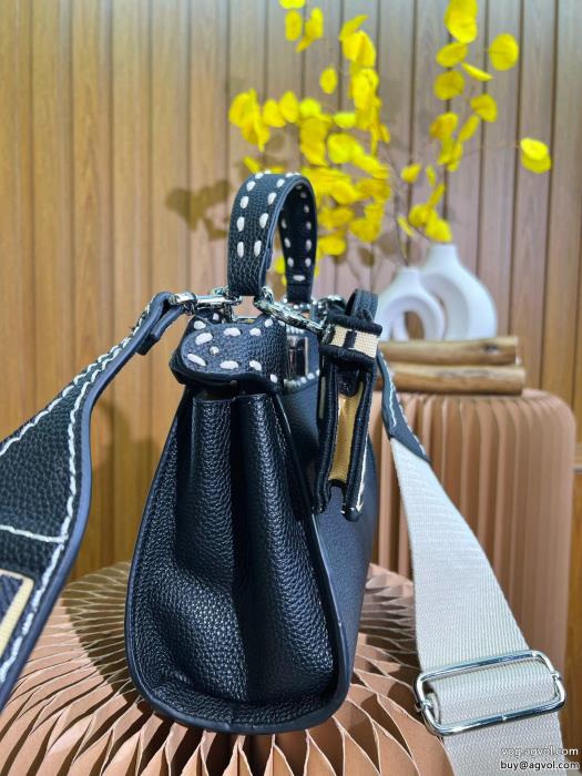 FENDI個性的なデザイン大人っぽく仕上げ強く推薦するブランド 品 スーパー コピーマルチカラーから選べるバッグ_0_0