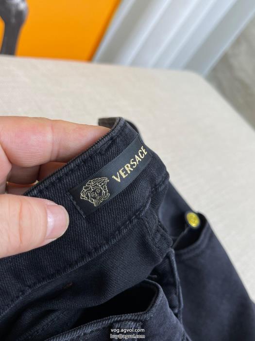 VERSACEブランド 品 スーパー コピージーパン快適な着心地おしゃれの幅が広がり質感が細かい_0_0