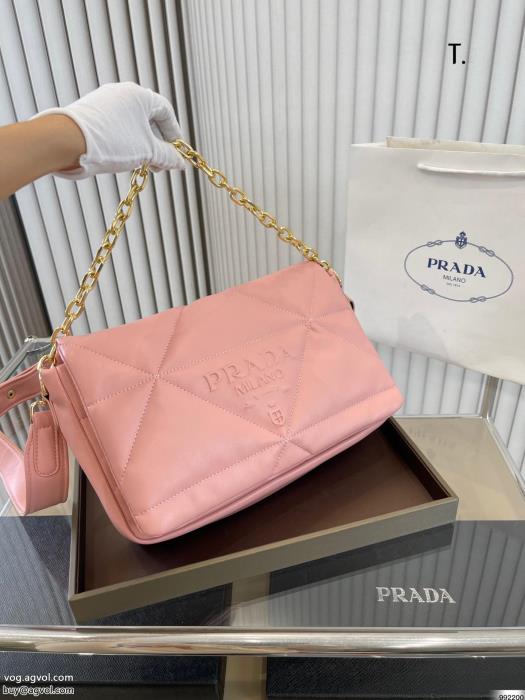 ブランド 激安 柔らかくて気持ちいいバッグプラダ昨年も人気のアイテム新品秋冬シーズン継続トレンド新着_0_3