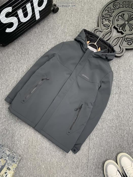 大注目日本未入荷季節を問わず活躍し偽物 ブランドアルマーニダウンジャケット高等材料_0_0