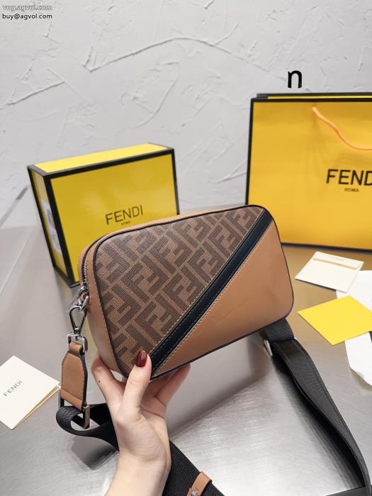 芬迪fendi 原单品质pvc配牛皮男包单肩包斜挎包_0_1