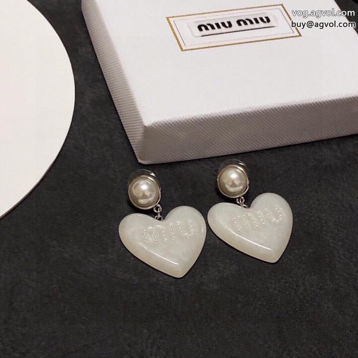 MIUMIU完璧偽物 ブランド 販売大人買い必須なこの秋冬優しい印象を与えてくれイヤリング_0_2