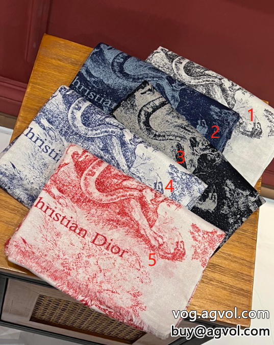 マフラーDIORスーパー コピー ブランド速達可　新作速乾超軽量オシャレ上級者に超火新モデル_0_4