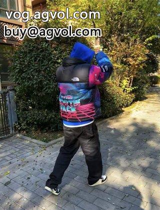 ブランド コピー 品シュプリームダウンジャケット最高のエレガント印象に残るデザイン_0_1
