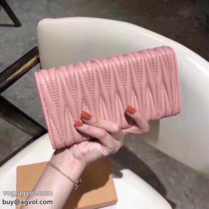 品がよくて値段が安い財布期間限定価格リラックススタイルが実現MIUMIU偽物 ブランド 激安_0_3