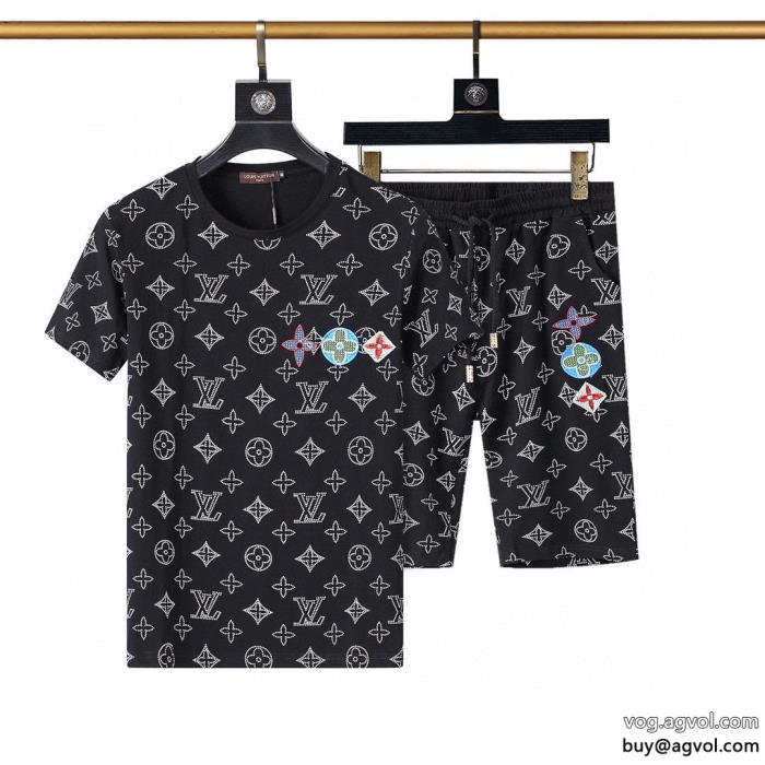 TシャツVIP価格　海外発冬の最旬スタイルを楽しいLOUIS VUITTONブランド レプリカ_0_2