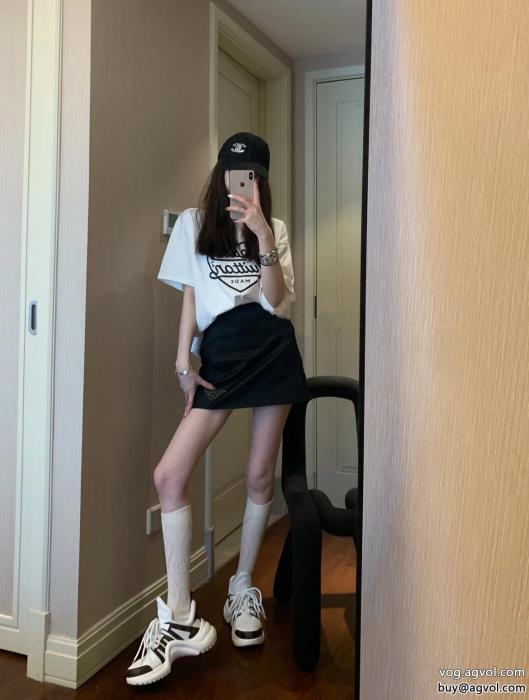今年の2023コーデに活躍する存在感は抜群Tシャツブランド コピー 着払いLOUIS VUITTON_0_1