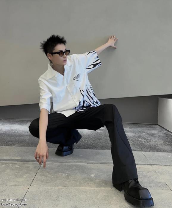 TシャツPRADA万能アイテム今すぐ欲しいブランド 通販 激安_0_0