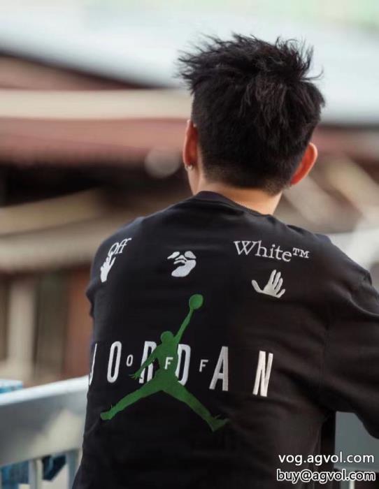 Off-Whiteブランド コピー 優良トレンドの最先端にNEW!国内完売Tシャツ_0_2
