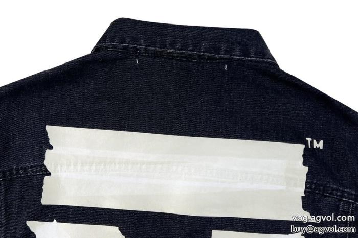 Off-Whiteデニムの服偽 ブランド 購入ブラッシュアップして華やかに大人っぽい印象が素敵_0_3