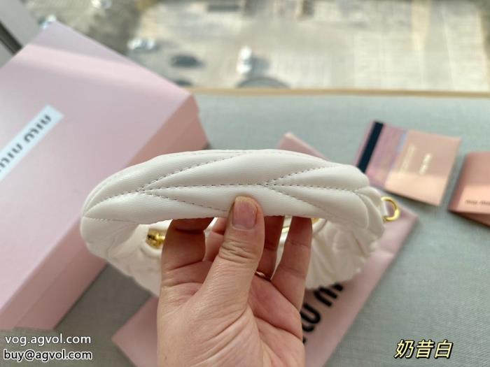 MIUMIUコピー ブランド完売必須トレンドを追求した新作バッグ_0_1