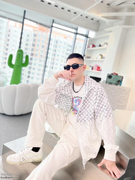 コートブランド アクセサリー 激安コーデの主役販路限定モデルLOUIS VUITTON_0_6