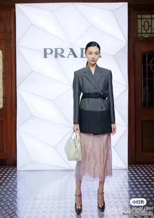 PRADAブランド フェイクコート2023を感じさせる2023は継続系のトレンド_0_0