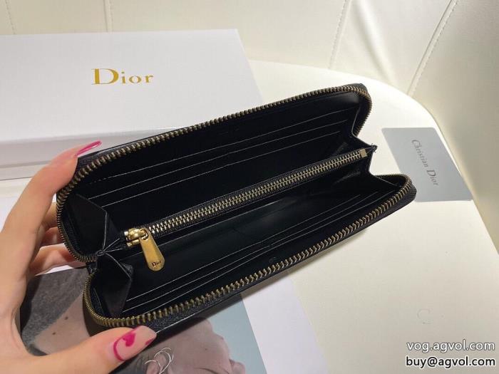 ブランド スーパー コピー 優良雑誌掲載冬に最強アイテムバッグDIOR_0_4