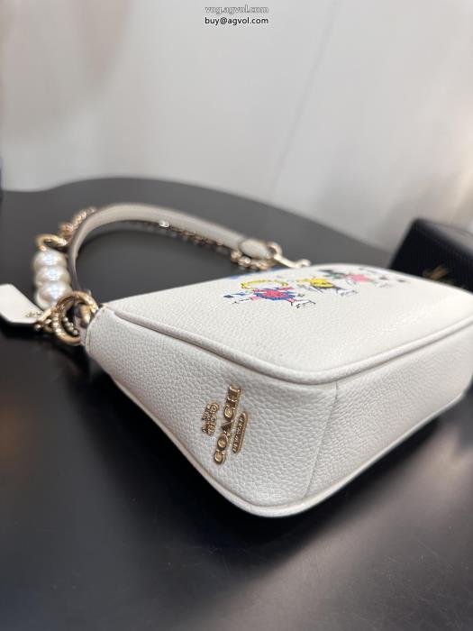 バッグCOACHコピー ブランド洒落感を演出する！存在感ばっちりなアイテム_0_3