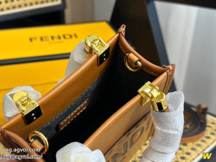 FENDIバッグブランド コピー今年流大人っぽさ海外限定_0_0