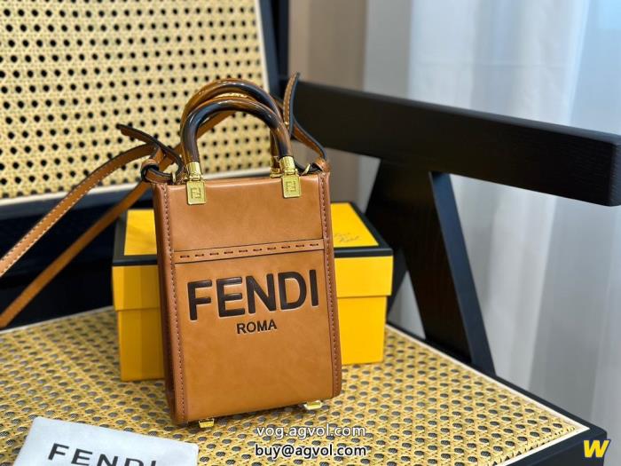 FENDIバッグブランド コピー今年流大人っぽさ海外限定_0_3