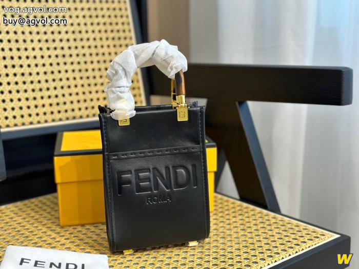 FENDIバッグブランド コピー今年流大人っぽさ海外限定_0_4