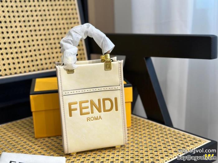 FENDIバッグブランド コピー今年流大人っぽさ海外限定_0_6