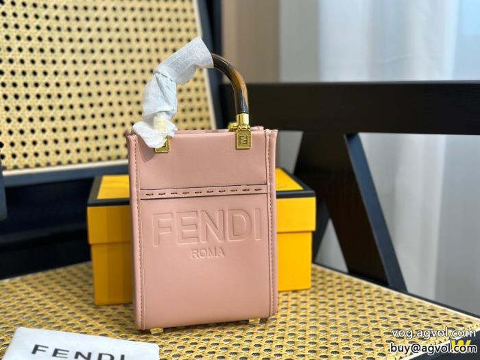 FENDIバッグブランド コピー今年流大人っぽさ海外限定_0_5