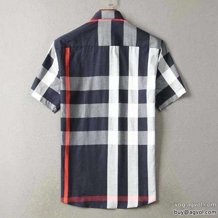 半袖Tシャツ注目する憧れブランドの新作大人のこなれた着こなしコピー ブランドBURBERRY_0_0