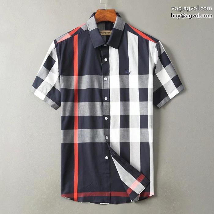 半袖Tシャツ注目する憧れブランドの新作大人のこなれた着こなしコピー ブランドBURBERRY_0_1