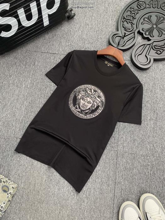 人気急上昇中きれいめコーデに変身半袖TシャツVERSACEブランド 偽物_0_0