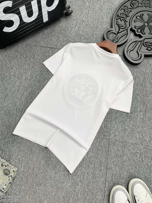 人気急上昇中きれいめコーデに変身半袖TシャツVERSACEブランド 偽物_0_1